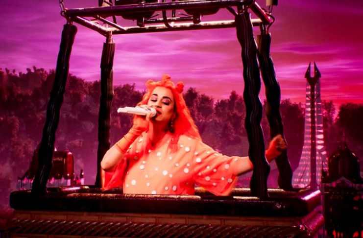 Katy Perry faz última performance antes de dar à luz