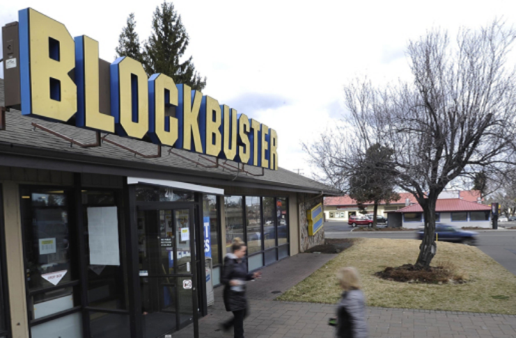 Airbnb oferece noite do pijama no último Blockbuster