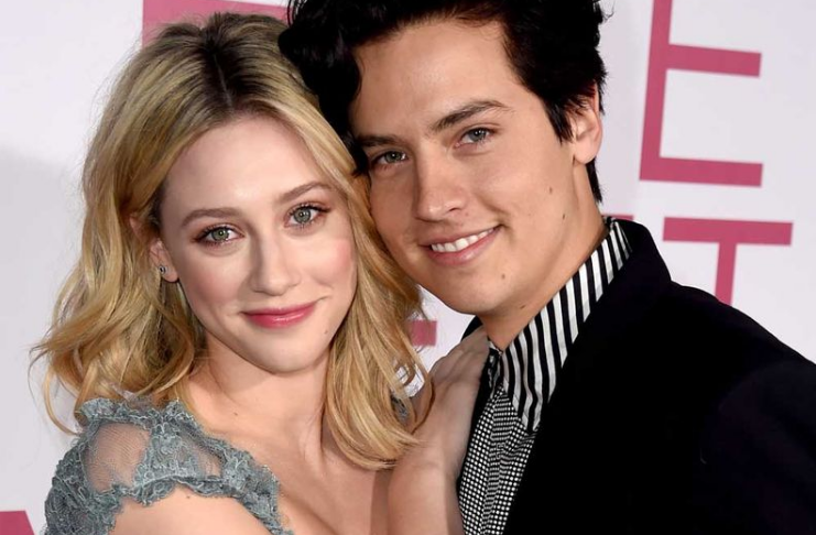 Cole Sprouse posta sobre término de namoro com Lili Reinhart em Instagram