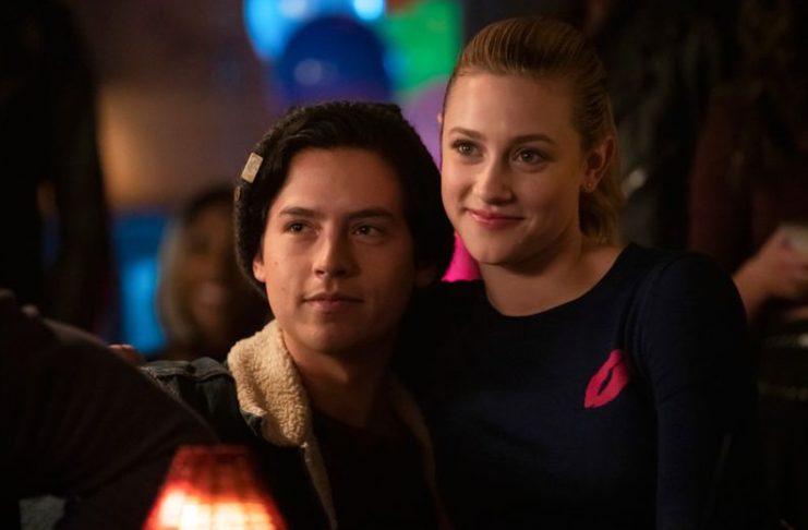 Cole Sprouse posta sobre término de namoro com Lili Reinhart em Instagram