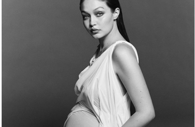 Gigi Hadid exibe gravidez em sessão de fotos deslumbrante