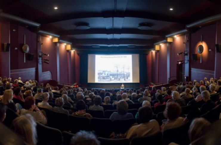 Quase metade dos cinemas do mundo está de volta em operação