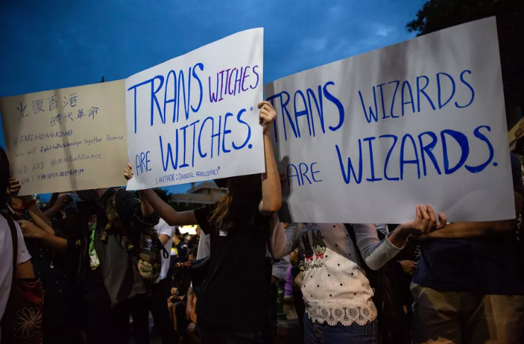 Warner Bros. garante aos fãs que J.K. Rowling não está envolvida com o novo jogo de Harry Potter