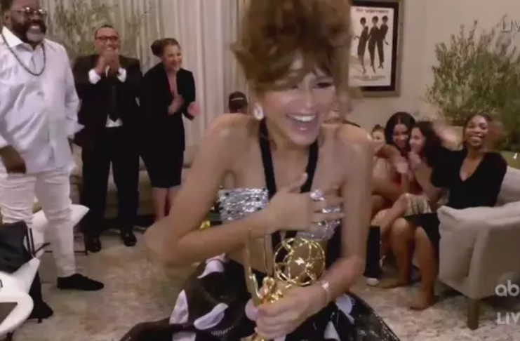 Zendaya se torna a mais jovem a ganhar Emmy de Melhor Atriz em Série Dramática