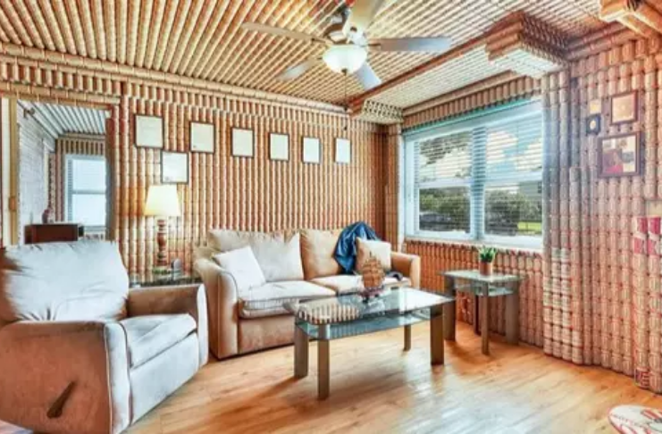 Casa toda decorada com latas de cerveja Budweiser está à venda