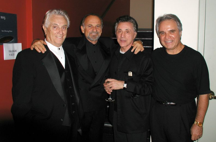 Tommy DeVito, membro original do Four Seasons, morre de complicações COVID-19 aos 92