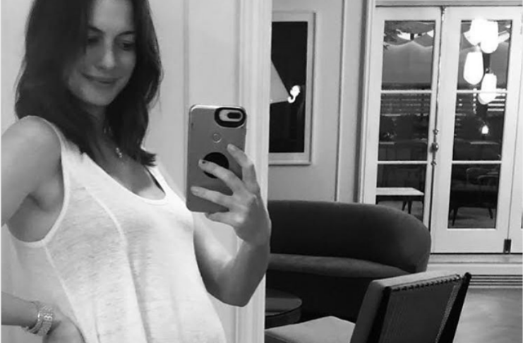Anne Hathaway confirma o nome do filho e mais