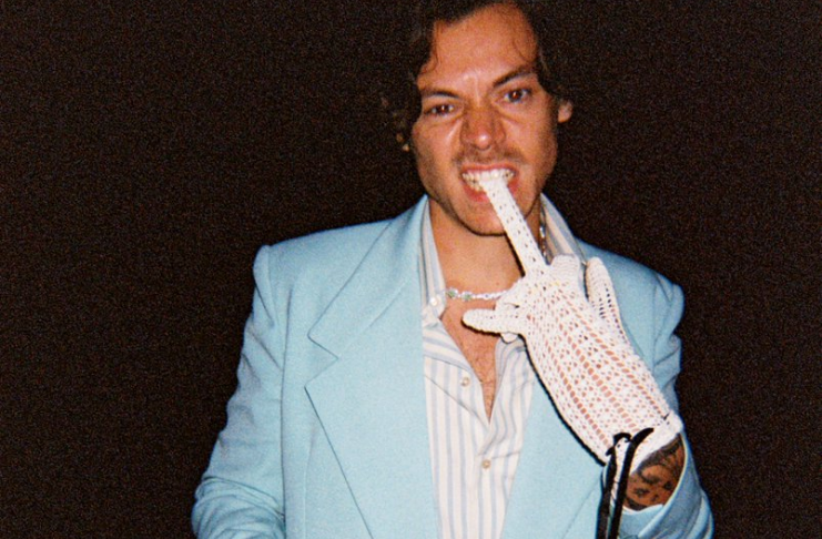 Harry Styles revela videoclipe de Golden