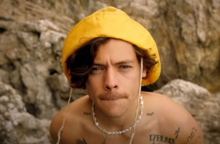 Harry Styles revela videoclipe de Golden