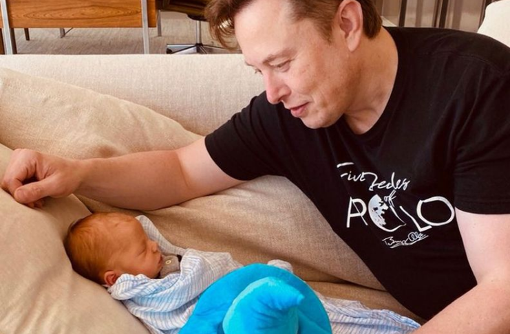 Grimes diz que assistiu Apocalypse Now com seu filho recém-nascido, X Æ A-12 Musk