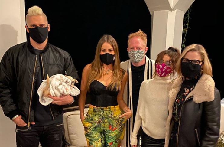 Estrelas de Modern Family participam da primeira festa de reunião de elenco