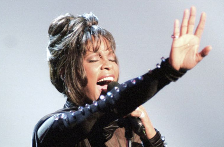 Whitney Houston faz história com terceiro álbum de diamantes