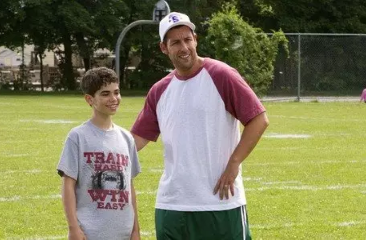 Hubie Halloween de Adam Sandler termina com tributo a Cameron Boyce