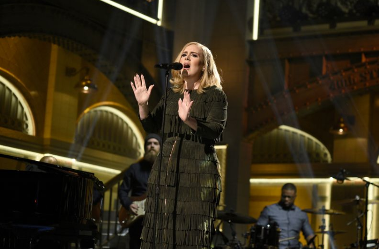 Adele apresentará Saturday Night Live na próxima semana, com H.E.R como convidado musical