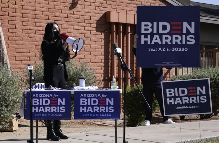 Cher reescreve clássico dos anos 40 como canção para campanha de Biden