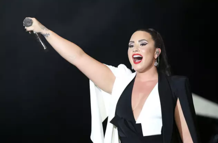 Demi Lovato afirma ter se comunicado com alienígenas