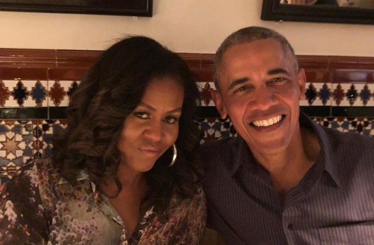 Barack Obama brinca com Jimmy Kimmel sobre vender mais livros do que Michelle