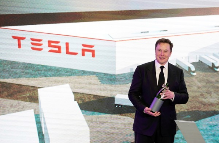 Elon Musk suspeita de testes Covid-19 depois de resultados positivos e negativos