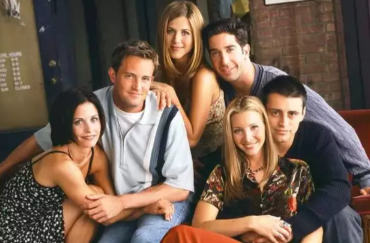 Matthew Perry confirma que reunião de Friends será transmitida em março