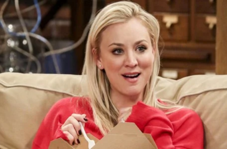 Kaley Cuoco, de The Big Bang Theory, recria cena clássica de Penny e Sheldon