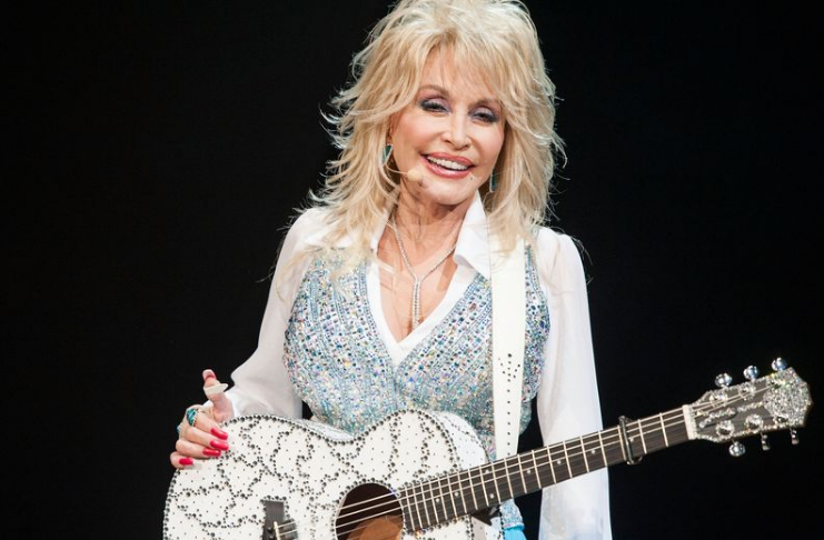 Dolly Parton ajudou a financiar pesquisa da vacina para Covid-19