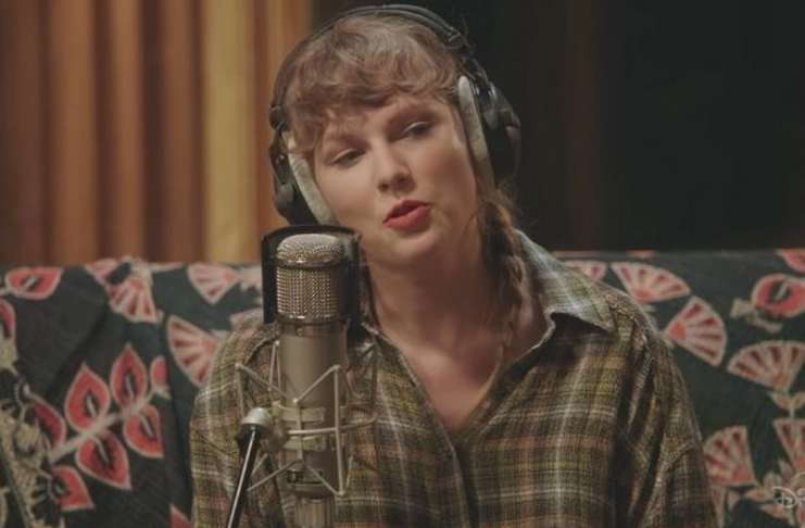 Taylor Swift confirma que Joe Alwyn co-escreveu duas canções do Folklore