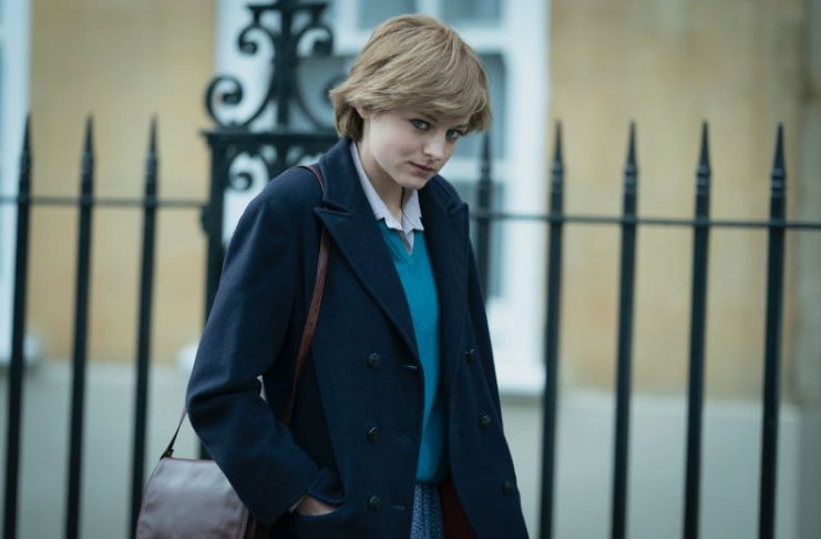 Emma Corrin, de The Crown, revela que foi hospitalizada durante filmagens