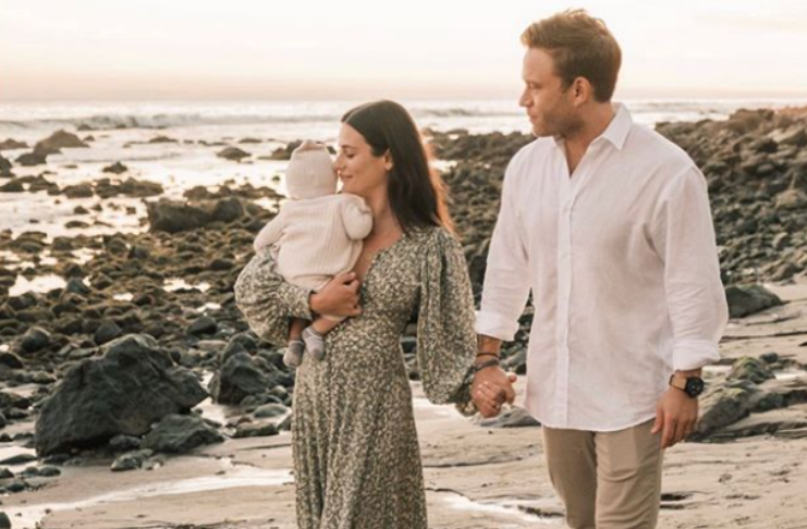 Lea Michele compartilha foto de família com filho Ever Leo e marido Zandy Reich