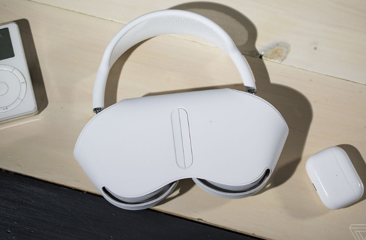 Apple explica como AirPods Max conserva vida da bateria - com ou sem case