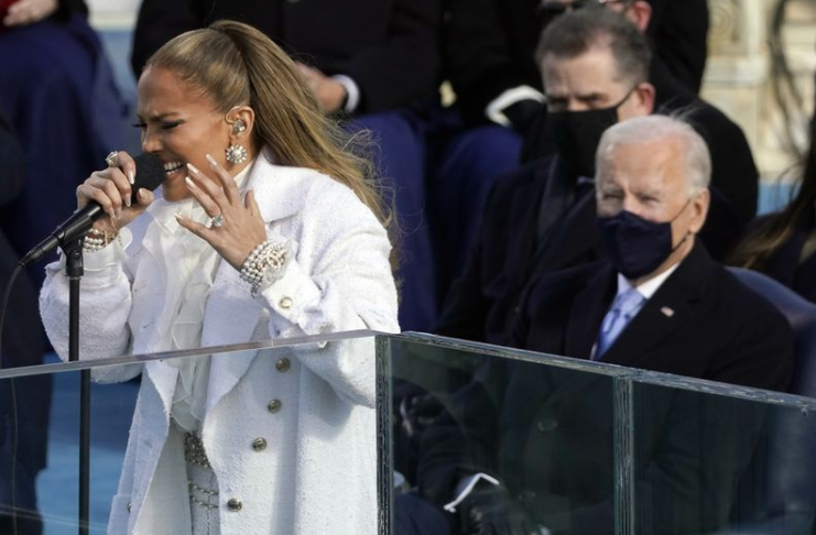 Katy Perry encerra cerimônia de posse de Biden com apresentação de Fireworks