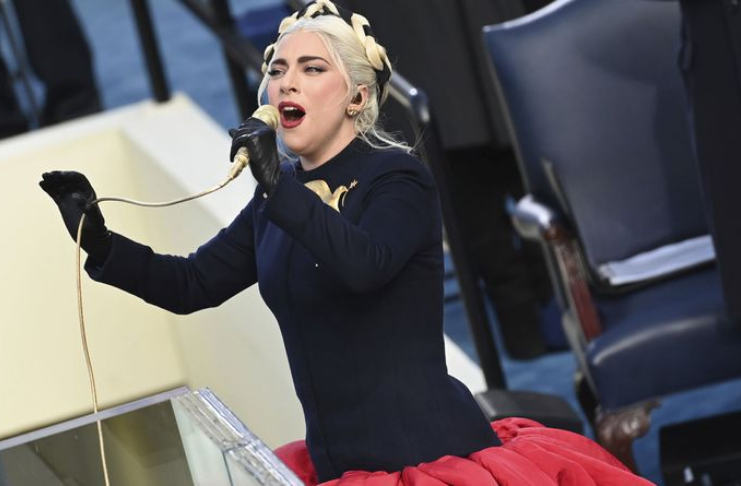 Katy Perry encerra cerimônia de posse de Biden com apresentação de Fireworks
