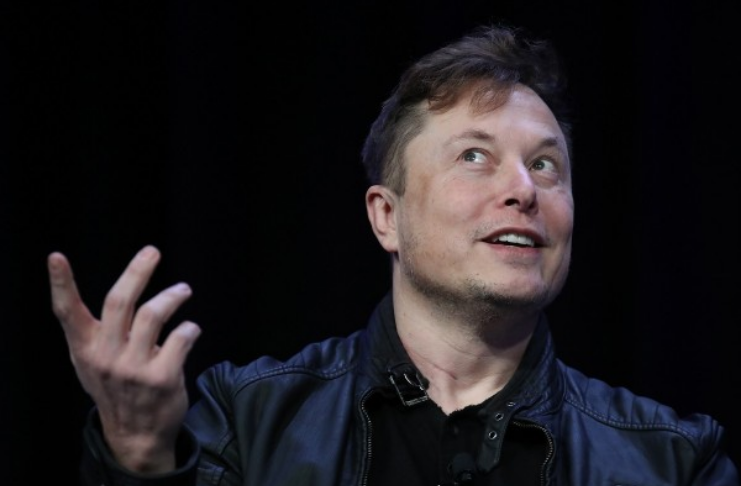 Elon Musk diz que está muito ocupado para escrever um livro enquanto trabalha em coisas mais importantes