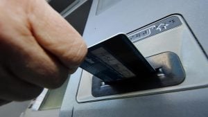 7 cuidados necessários ao sacar dinheiro no caixa eletrônico