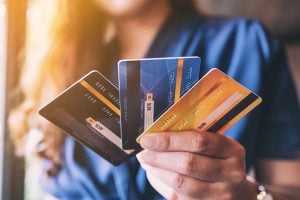 Veja como controlar o limite de mais de um cartão de crédito