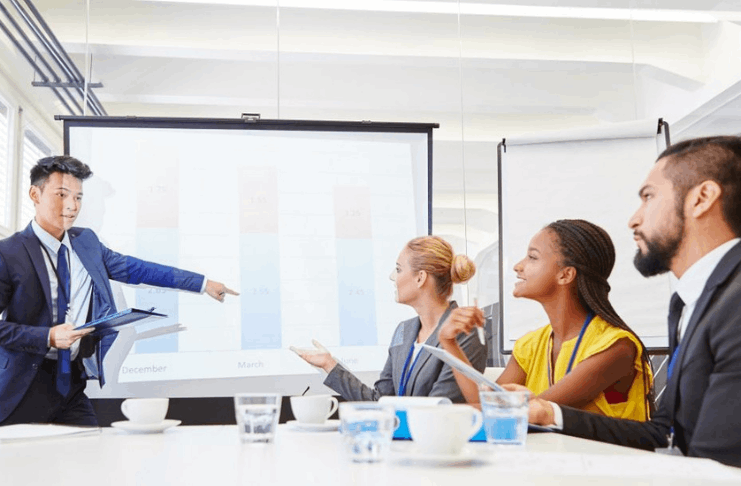 Saiba se o salário de uma pessoa formada em relações internacionais é ...