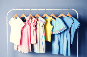 Os 10 melhores brechós infantis online para economizar na compra de roupa da criançada